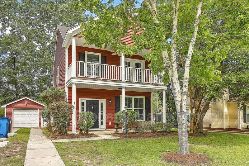 Renovated! Charleston single style with double front porches. property image