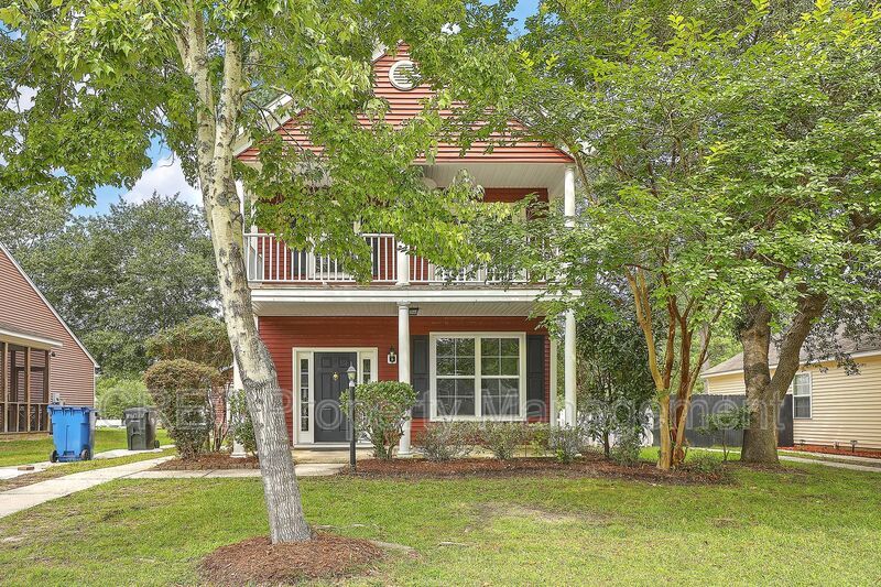 Renovated! Charleston single style with double front porches. property image