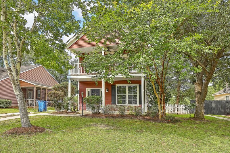 Renovated! Charleston single style with double front porches. property image