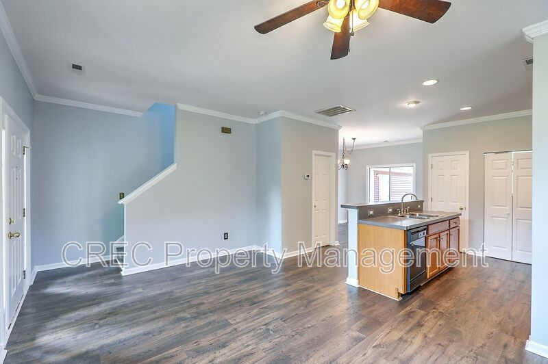 Renovated! Charleston single style with double front porches. property image