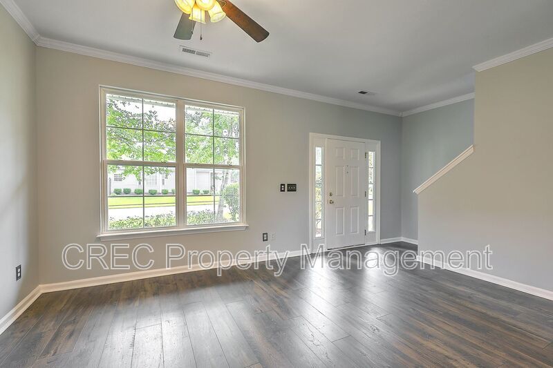 Renovated! Charleston single style with double front porches. property image