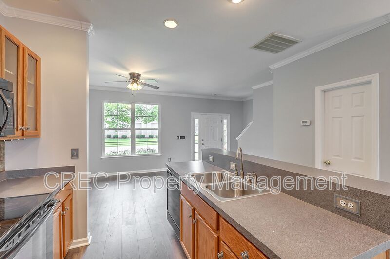 Renovated! Charleston single style with double front porches. property image