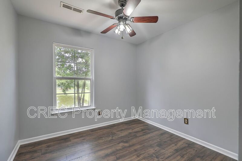 Renovated! Charleston single style with double front porches. property image