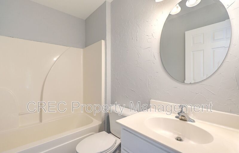 Renovated! Charleston single style with double front porches. property image