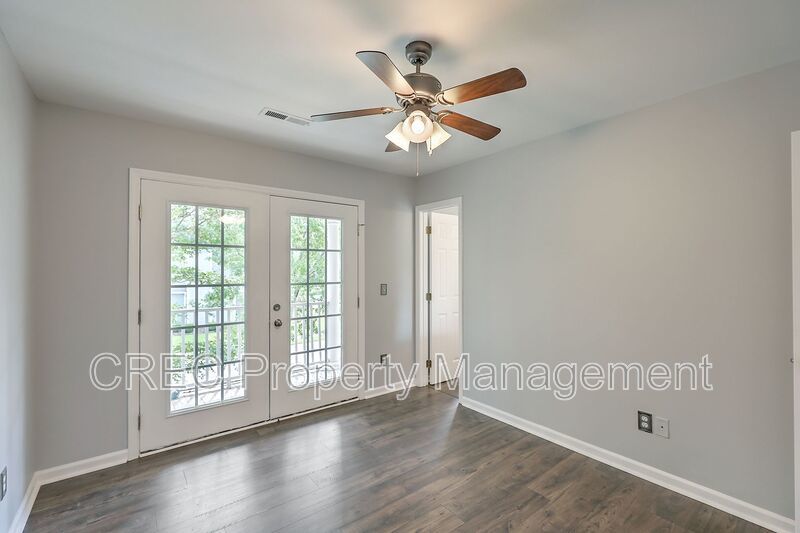 Renovated! Charleston single style with double front porches. property image