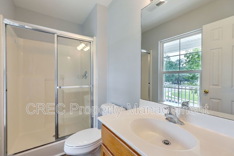 Renovated! Charleston single style with double front porches. property image