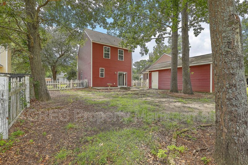 Renovated! Charleston single style with double front porches. property image