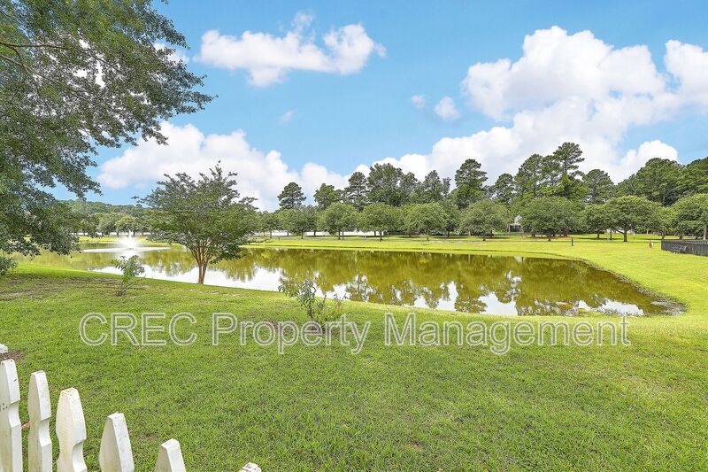 Renovated! Charleston single style with double front porches. property image