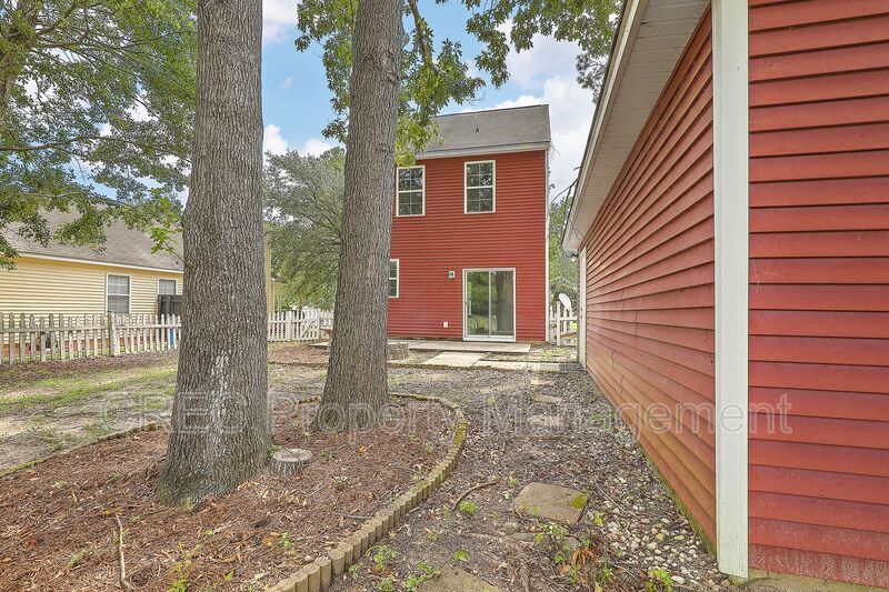 Renovated! Charleston single style with double front porches. property image