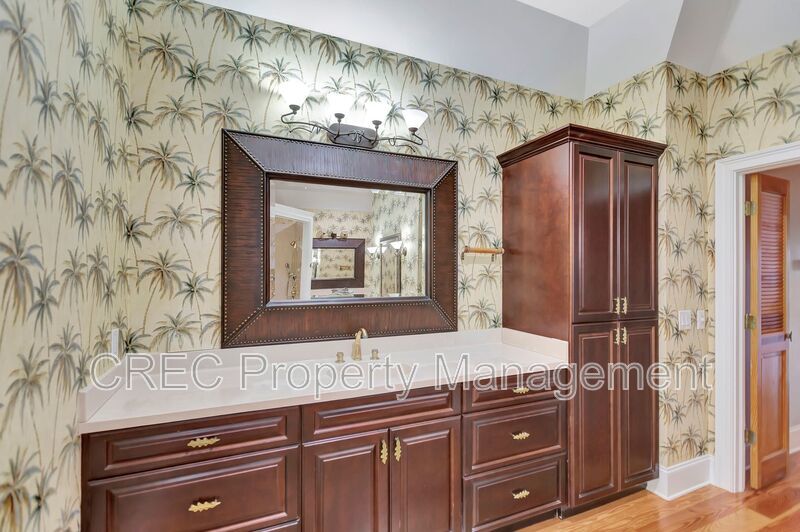 Elevated Elegance with Boat Access — A Property That Shines property image