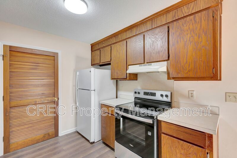 Your Next Chapter Starts Here — Charming Summerville Home property image