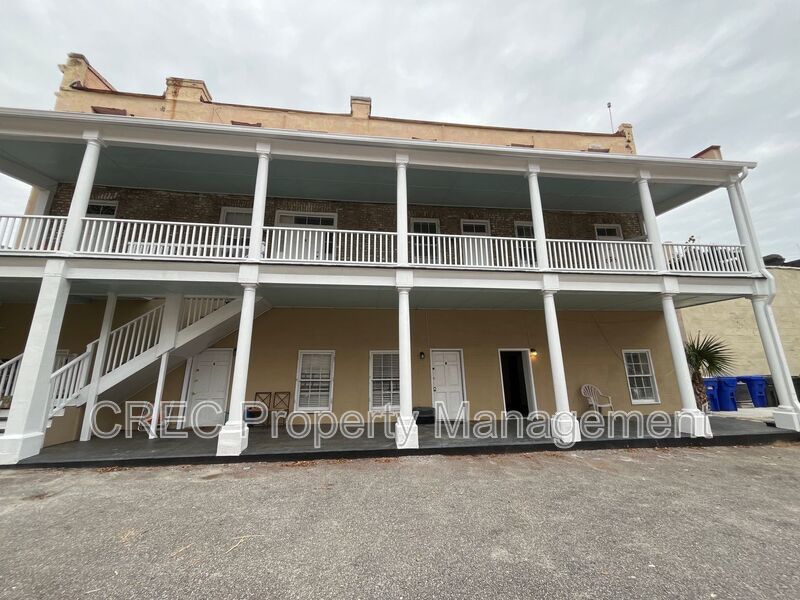 Lowcountry Living Steps from Historic Downtown property image