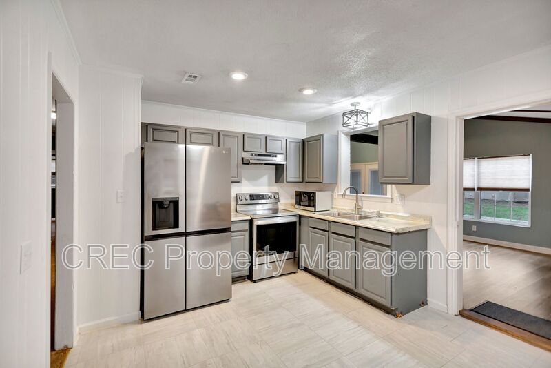 Updated Lowcountry Living in This 4-Bedroom Summerville Home property image