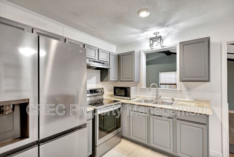 Updated Lowcountry Living in This 4-Bedroom Summerville Home property image