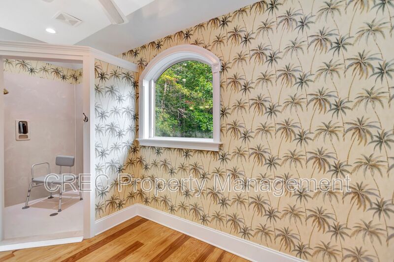 Elevated Elegance with Boat Access — A Property That Shines property image