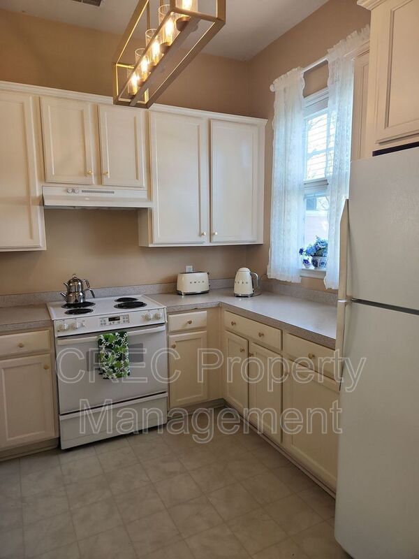 Charming 2-Story Home in White Gables! property image