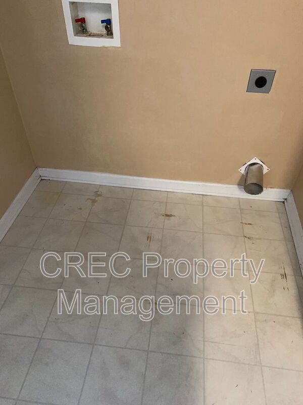 Charming 2-Story Home in White Gables! property image