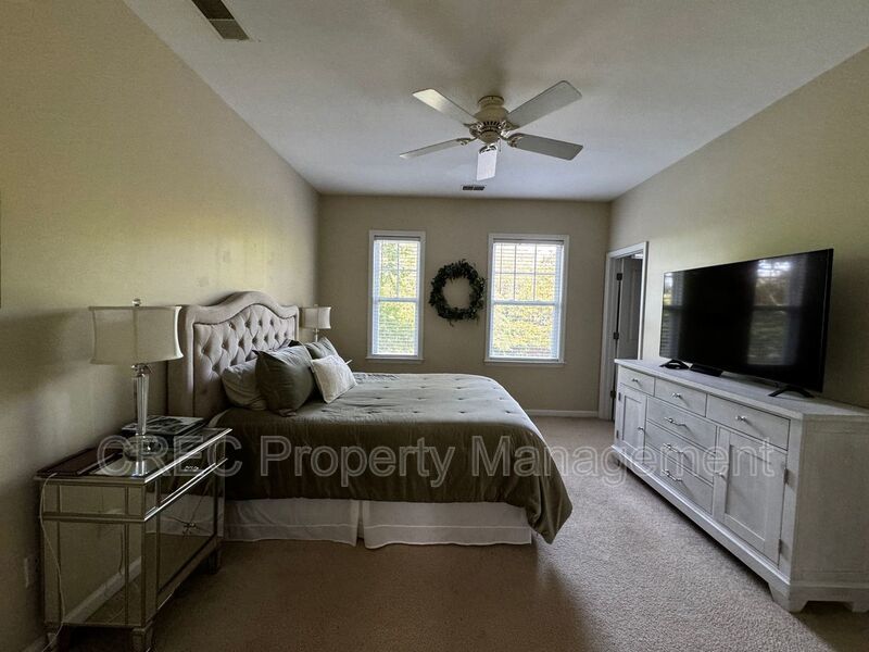 Charming 2-Story Home in White Gables! property image