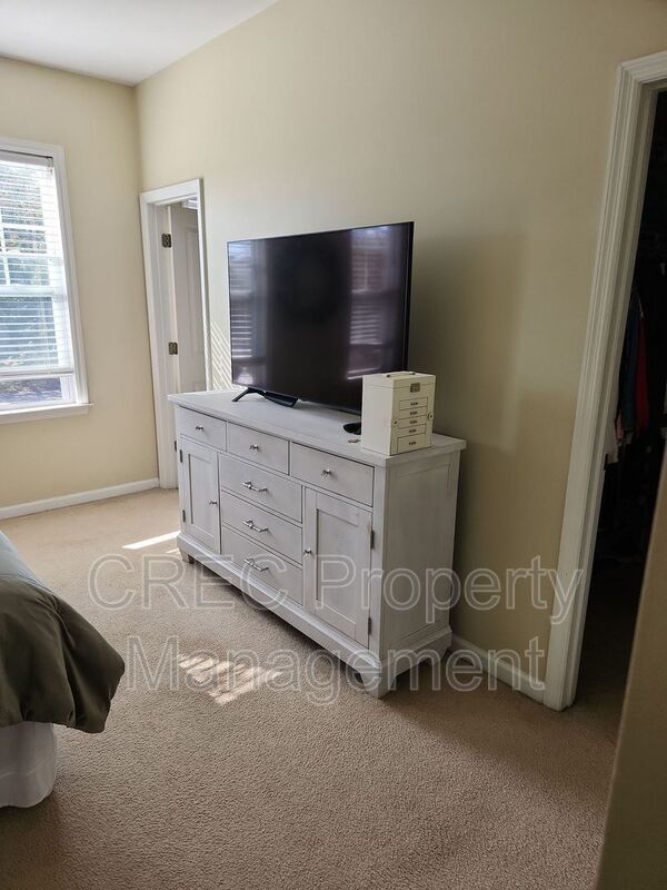 Charming 2-Story Home in White Gables! property image