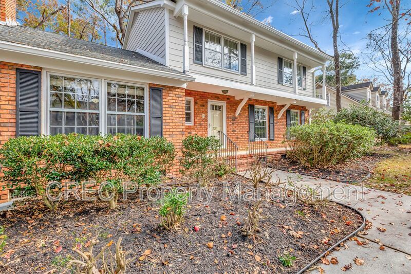 Single Family Home in Kings Grant property image