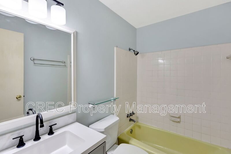 Single Family Home in Kings Grant property image