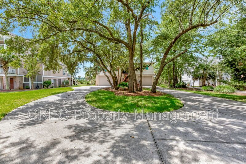 Elevated Elegance with Boat Access — A Property That Shines property image