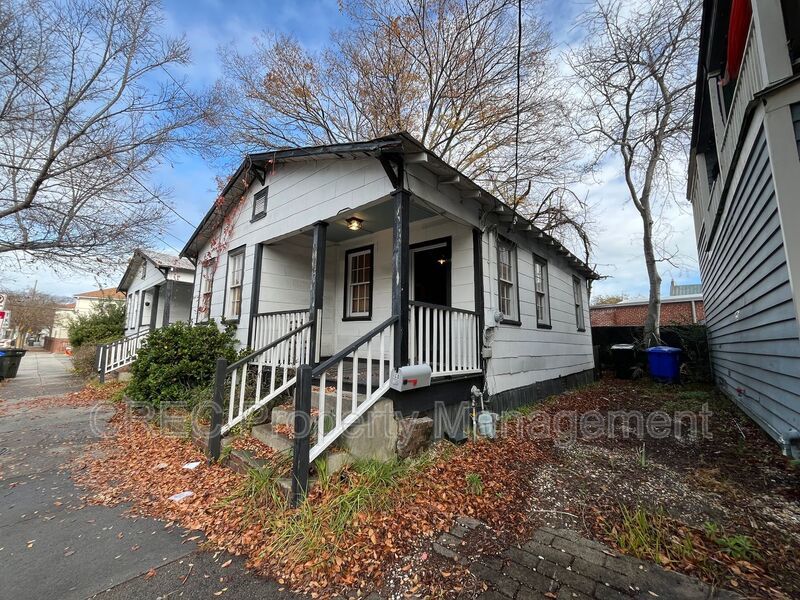 Downtown Charleston Cottage! property image