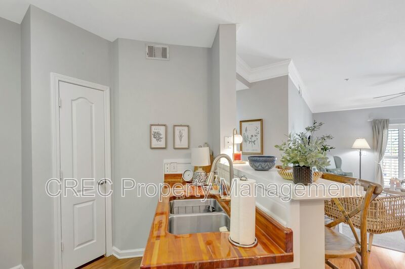 Park West Condo in Mount Pleasant! property image