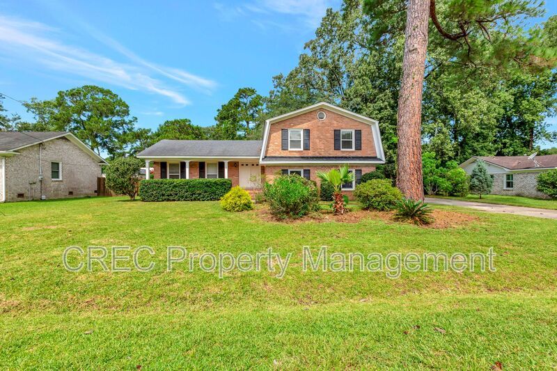 BONUS INCENTIVE OFFERING! Stylish, Move-In Ready Home Tucked Away on a Quiet Cul-de-Sac property image