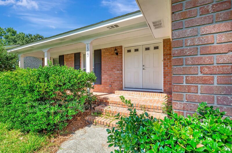 BONUS INCENTIVE OFFERING! Stylish, Move-In Ready Home Tucked Away on a Quiet Cul-de-Sac property image