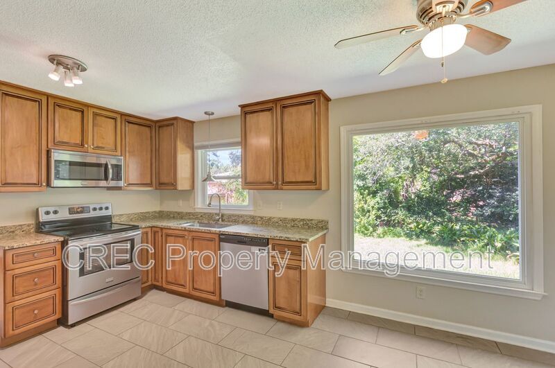 BONUS INCENTIVE OFFERING! Stylish, Move-In Ready Home Tucked Away on a Quiet Cul-de-Sac property image