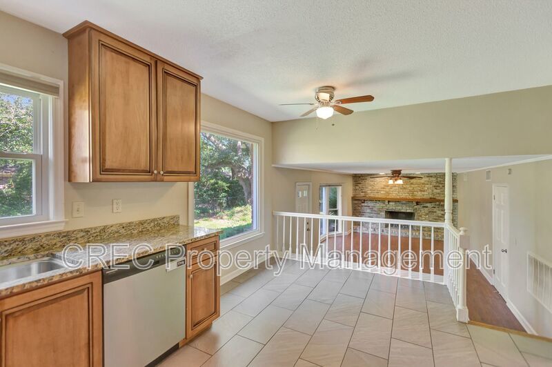 BONUS INCENTIVE OFFERING! Stylish, Move-In Ready Home Tucked Away on a Quiet Cul-de-Sac property image