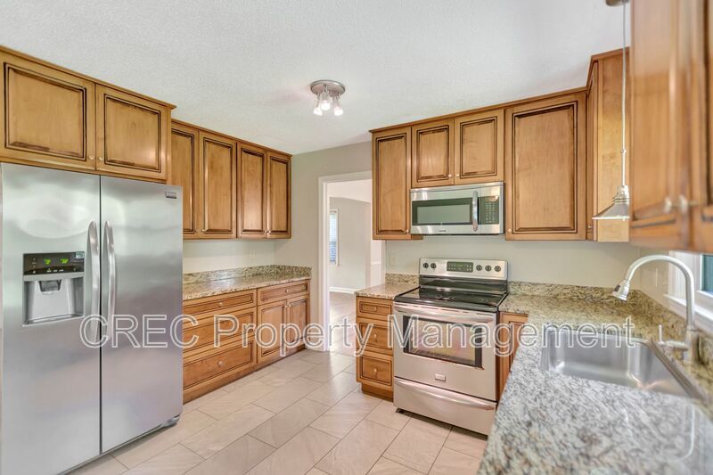 BONUS INCENTIVE OFFERING! Stylish, Move-In Ready Home Tucked Away on a Quiet Cul-de-Sac property image