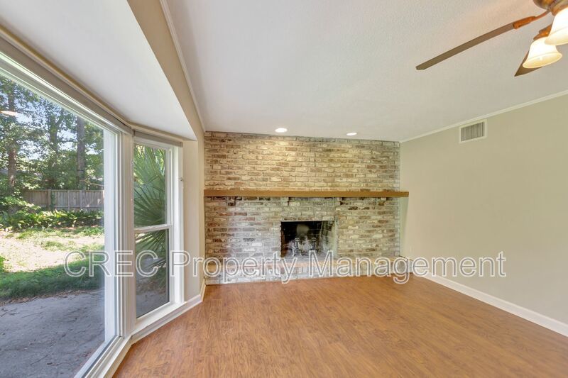 BONUS INCENTIVE OFFERING! Stylish, Move-In Ready Home Tucked Away on a Quiet Cul-de-Sac property image