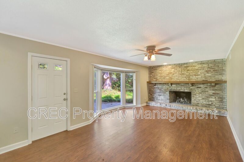 BONUS INCENTIVE OFFERING! Stylish, Move-In Ready Home Tucked Away on a Quiet Cul-de-Sac property image