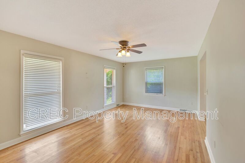 BONUS INCENTIVE OFFERING! Stylish, Move-In Ready Home Tucked Away on a Quiet Cul-de-Sac property image