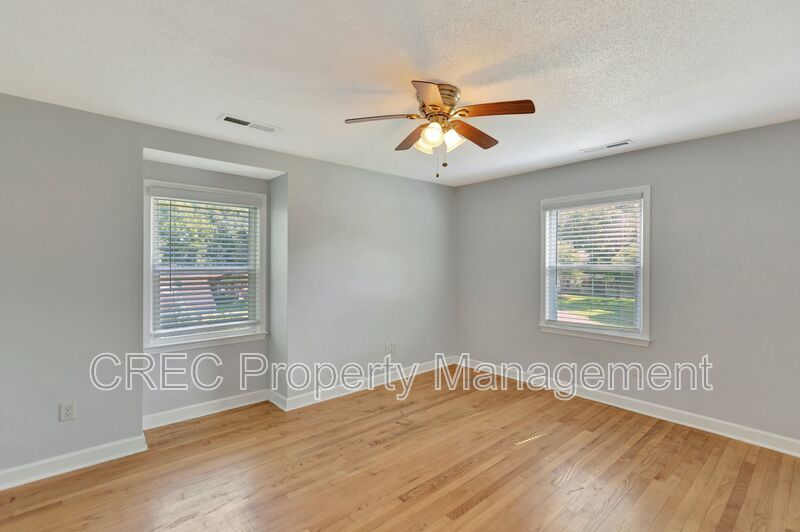 BONUS INCENTIVE OFFERING! Stylish, Move-In Ready Home Tucked Away on a Quiet Cul-de-Sac property image