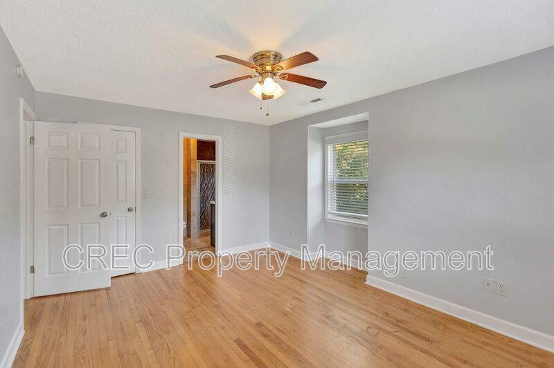 BONUS INCENTIVE OFFERING! Stylish, Move-In Ready Home Tucked Away on a Quiet Cul-de-Sac property image