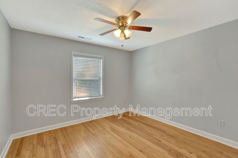 BONUS INCENTIVE OFFERING! Stylish, Move-In Ready Home Tucked Away on a Quiet Cul-de-Sac property image