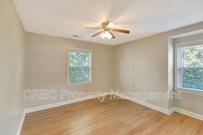 BONUS INCENTIVE OFFERING! Stylish, Move-In Ready Home Tucked Away on a Quiet Cul-de-Sac property image