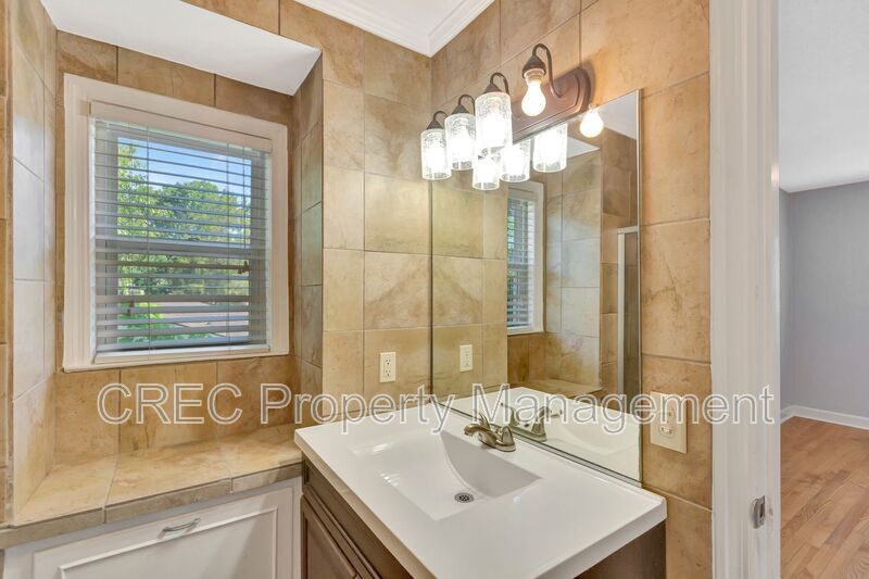 BONUS INCENTIVE OFFERING! Stylish, Move-In Ready Home Tucked Away on a Quiet Cul-de-Sac property image