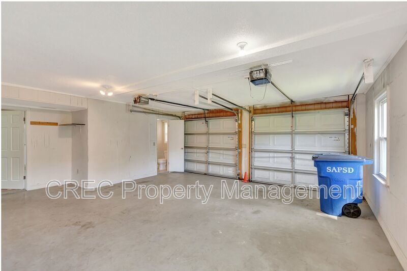 BONUS INCENTIVE OFFERING! Stylish, Move-In Ready Home Tucked Away on a Quiet Cul-de-Sac property image