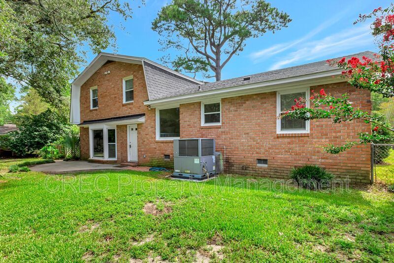 BONUS INCENTIVE OFFERING! Stylish, Move-In Ready Home Tucked Away on a Quiet Cul-de-Sac property image