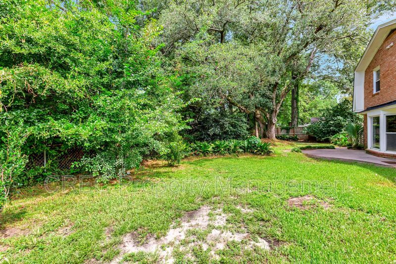 BONUS INCENTIVE OFFERING! Stylish, Move-In Ready Home Tucked Away on a Quiet Cul-de-Sac property image