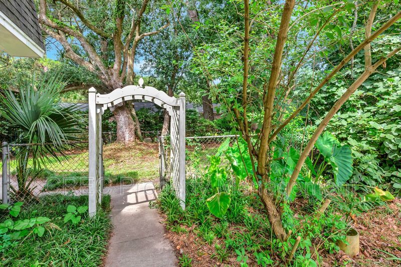 BONUS INCENTIVE OFFERING! Stylish, Move-In Ready Home Tucked Away on a Quiet Cul-de-Sac property image