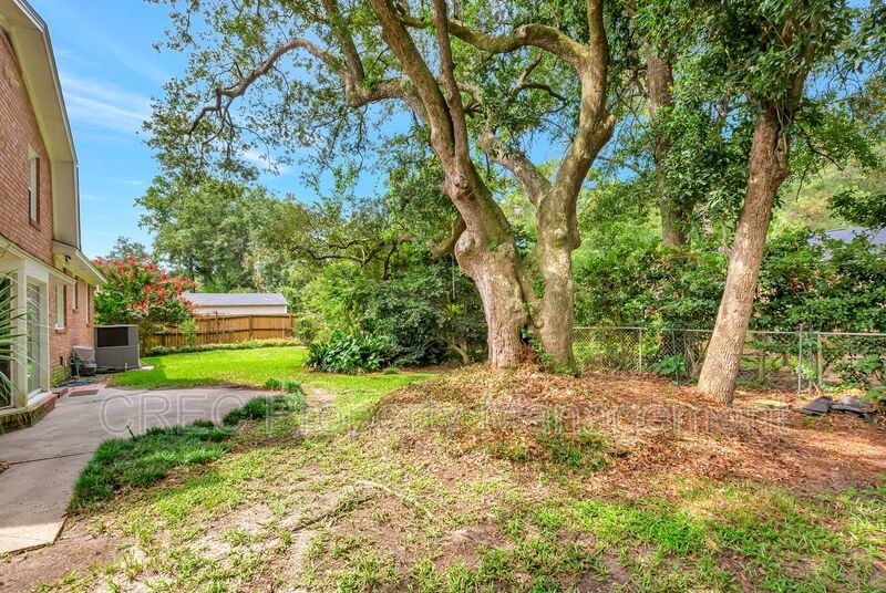 BONUS INCENTIVE OFFERING! Stylish, Move-In Ready Home Tucked Away on a Quiet Cul-de-Sac property image