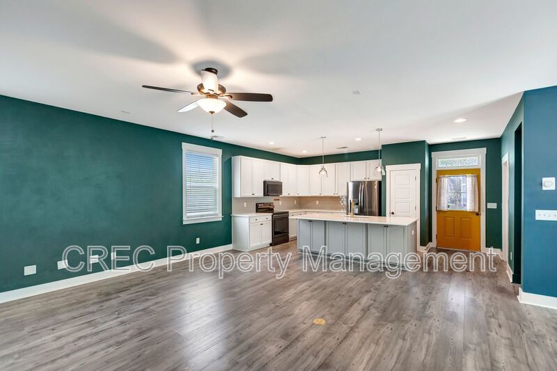 Hidden Gem in Greater Park Circle – End-Unit Cottage Living with Master Down & Park Views property image