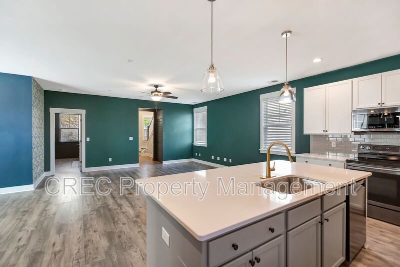 Hidden Gem in Greater Park Circle – End-Unit Cottage Living with Master Down & Park Views property image