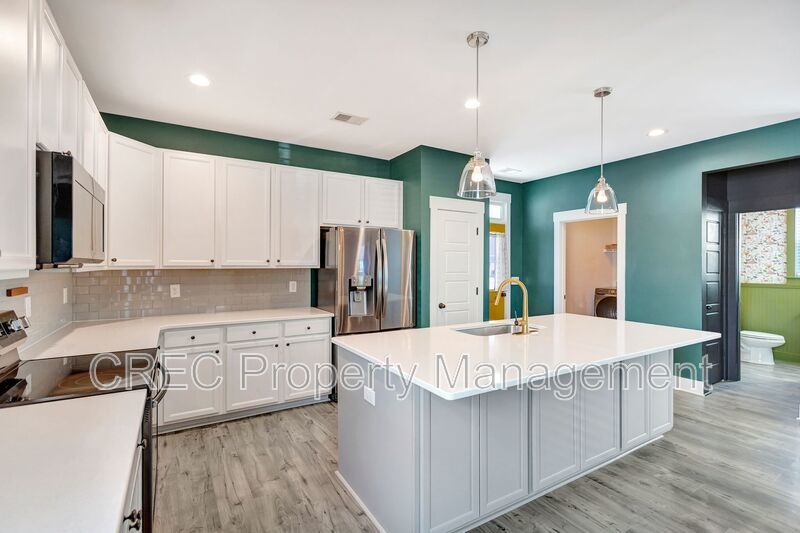 Hidden Gem in Greater Park Circle – End-Unit Cottage Living with Master Down & Park Views property image