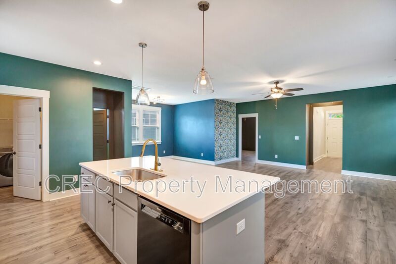 Hidden Gem in Greater Park Circle – End-Unit Cottage Living with Master Down & Park Views property image